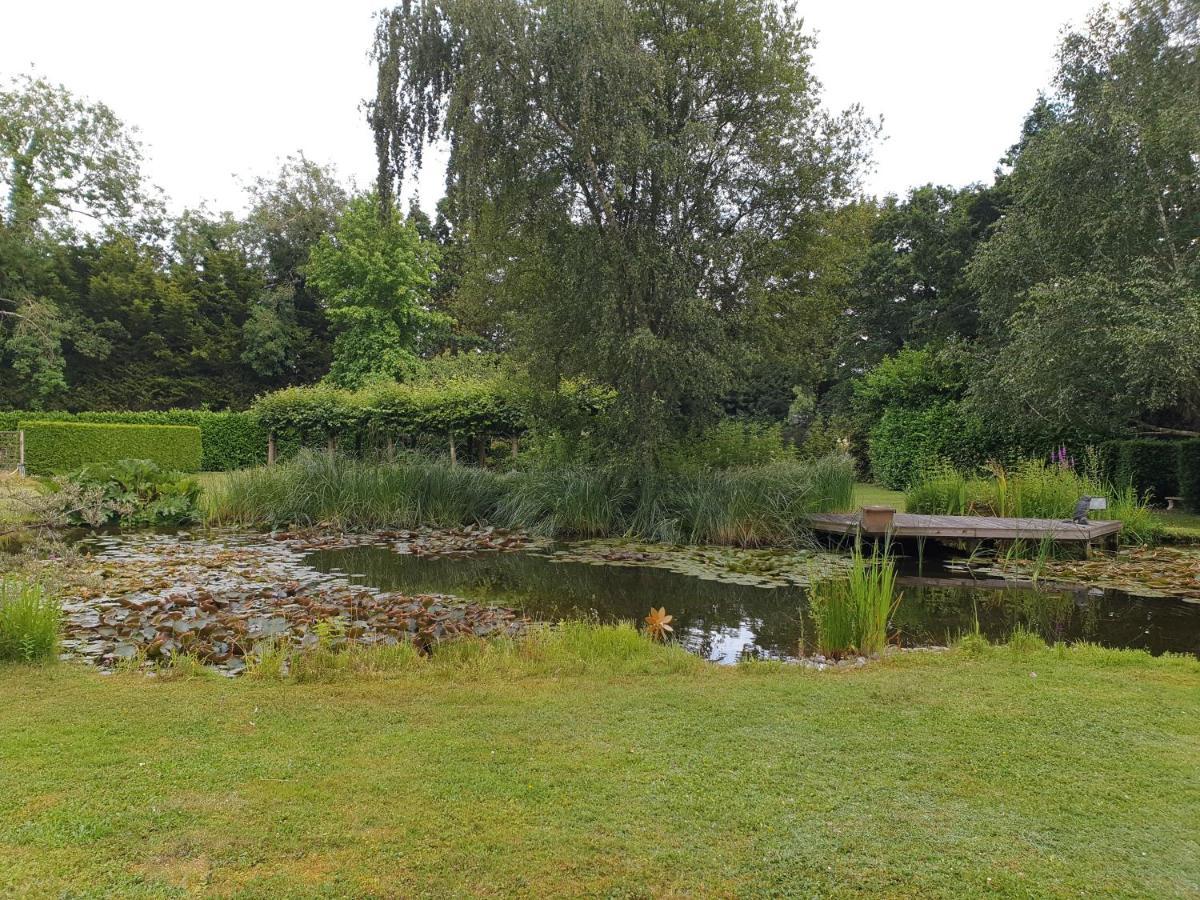 The Reading Whole Apartment With Private Lake And Gardens Εξωτερικό φωτογραφία