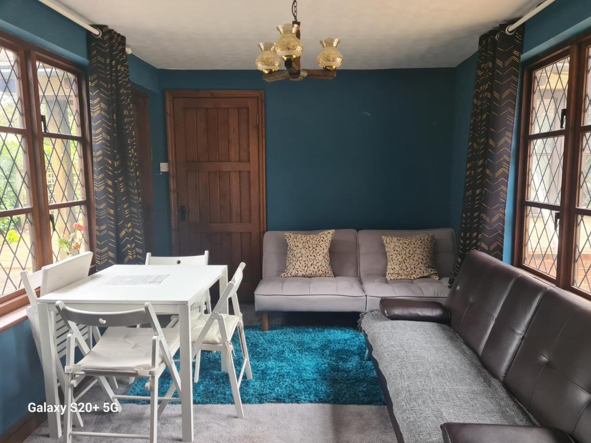 The Reading Whole Apartment With Private Lake And Gardens Εξωτερικό φωτογραφία