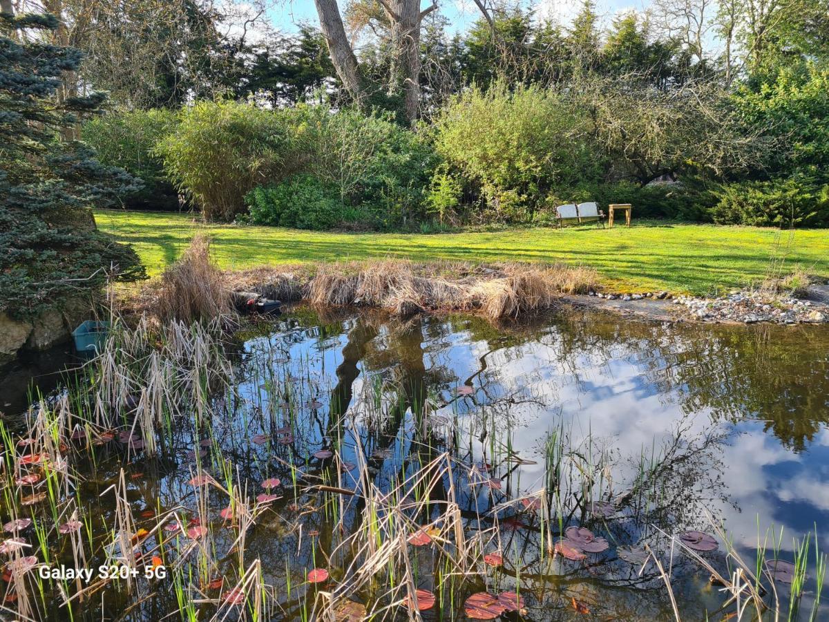 The Reading Whole Apartment With Private Lake And Gardens Εξωτερικό φωτογραφία