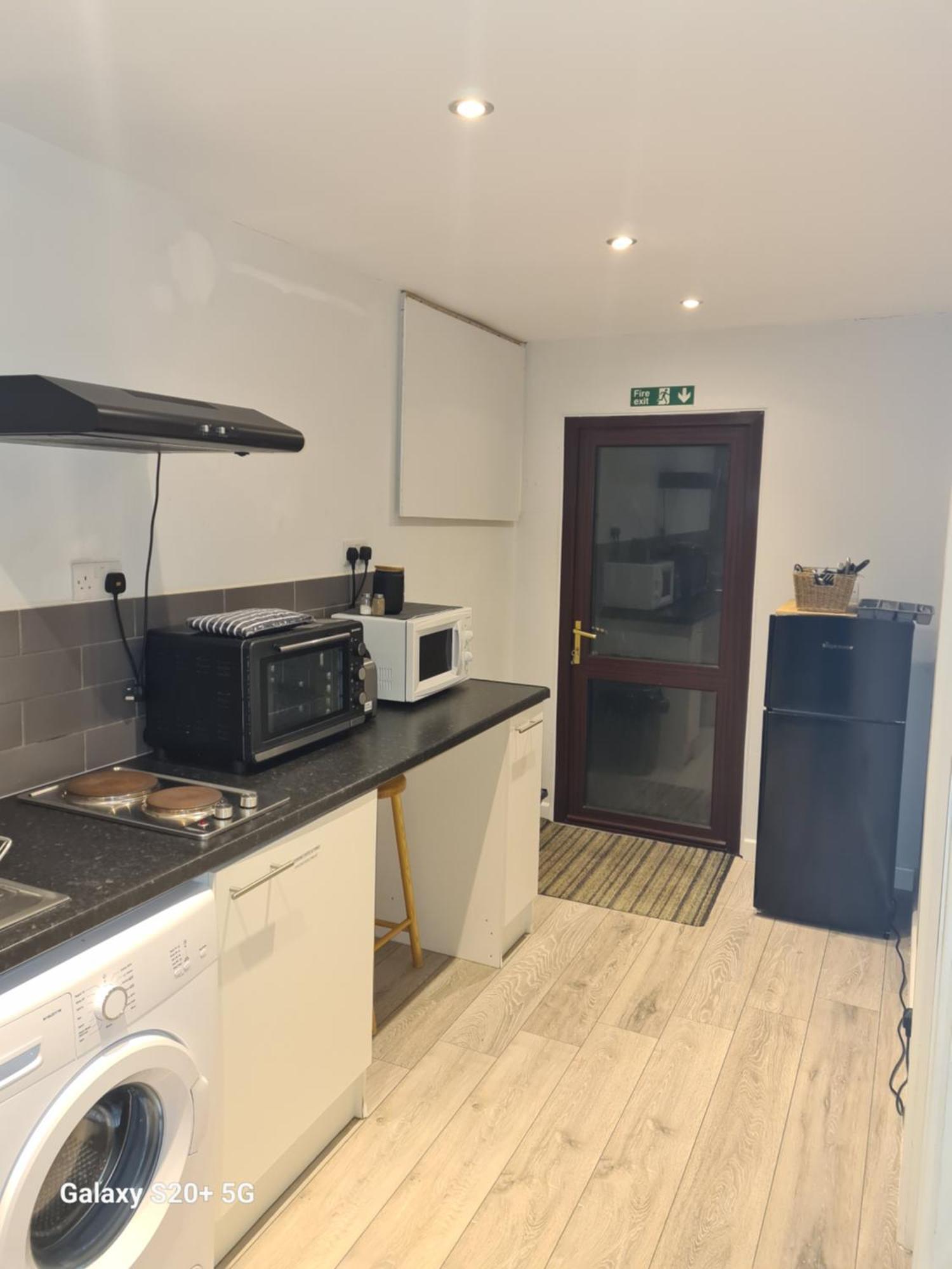 The Reading Whole Apartment With Private Lake And Gardens Εξωτερικό φωτογραφία