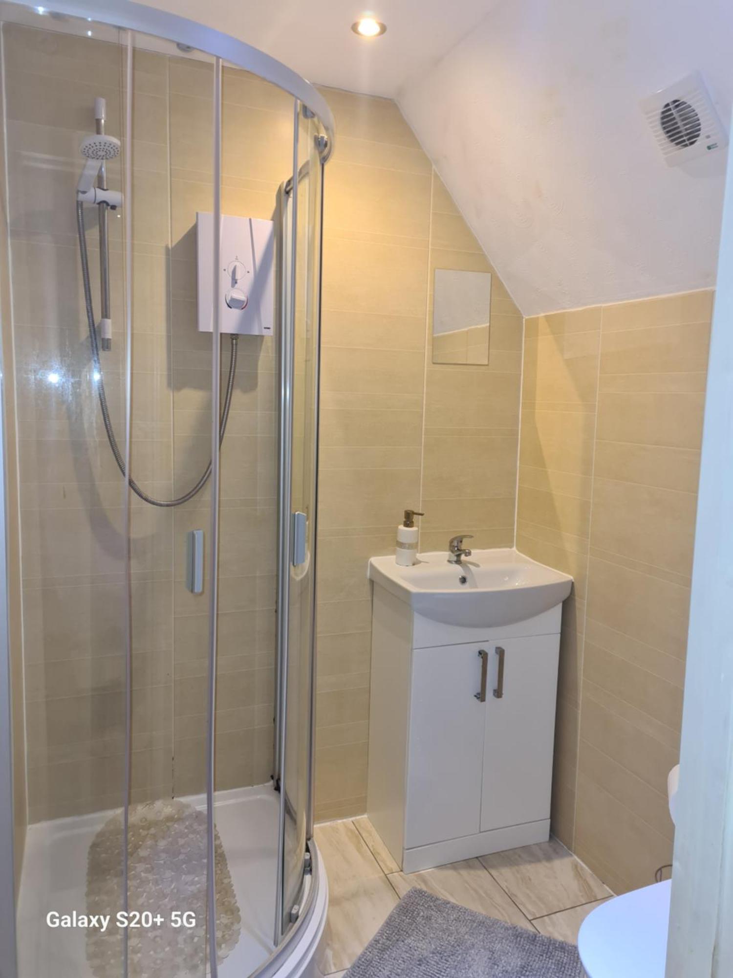 The Reading Whole Apartment With Private Lake And Gardens Εξωτερικό φωτογραφία